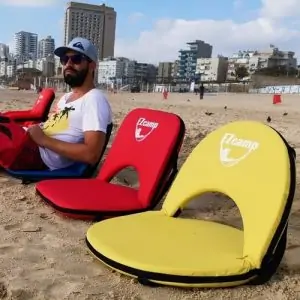 כיסאות ים EZcamp בחוף הים על החול